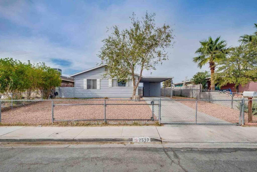 Cozy Home! 16 Min Away From Strip And Fremont Las Vegas Exterior photo