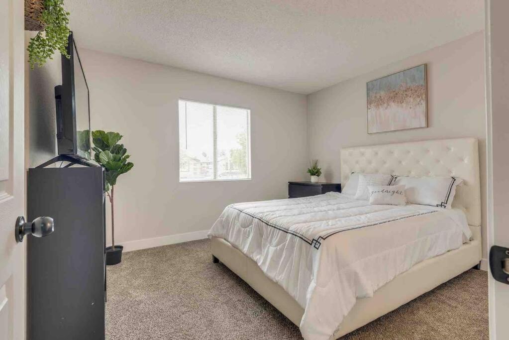 Cozy Home! 16 Min Away From Strip And Fremont Las Vegas Exterior photo